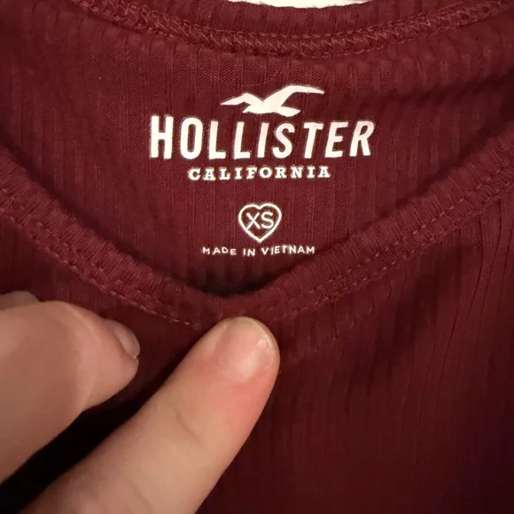 Hollister Women's Burgundy Tie-Front Crop Top - Picture 4 of 5